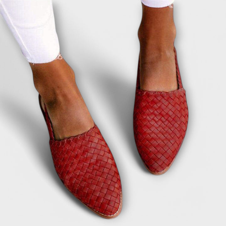 Luísa - Dam Moccasins