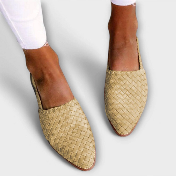 Luísa - Dam Moccasins